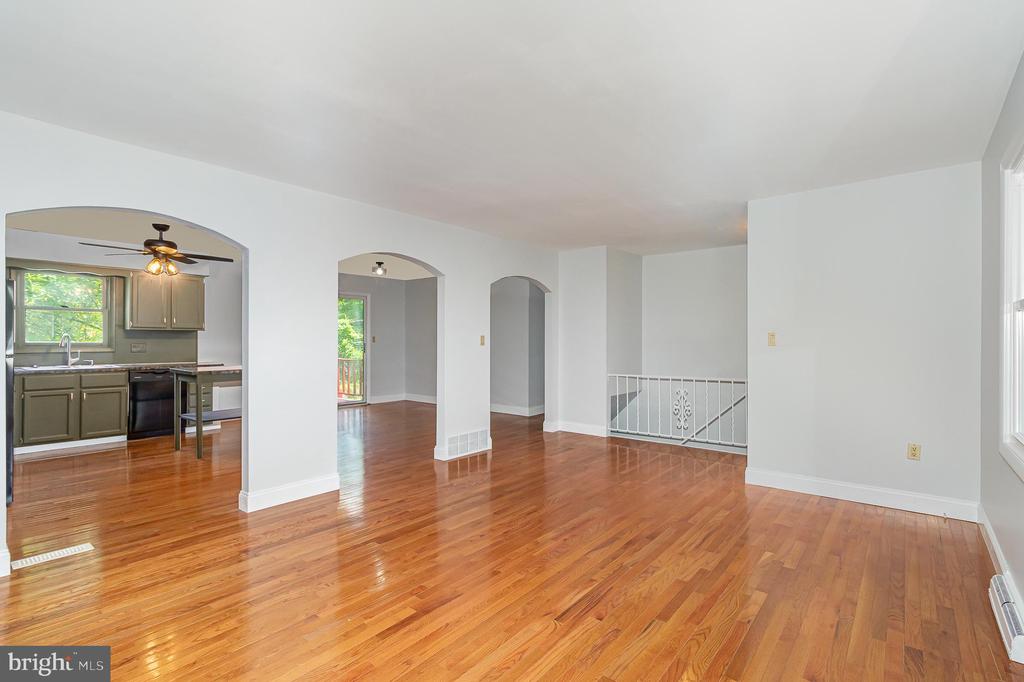 4289 BEAUFORT HUNT DRIVE