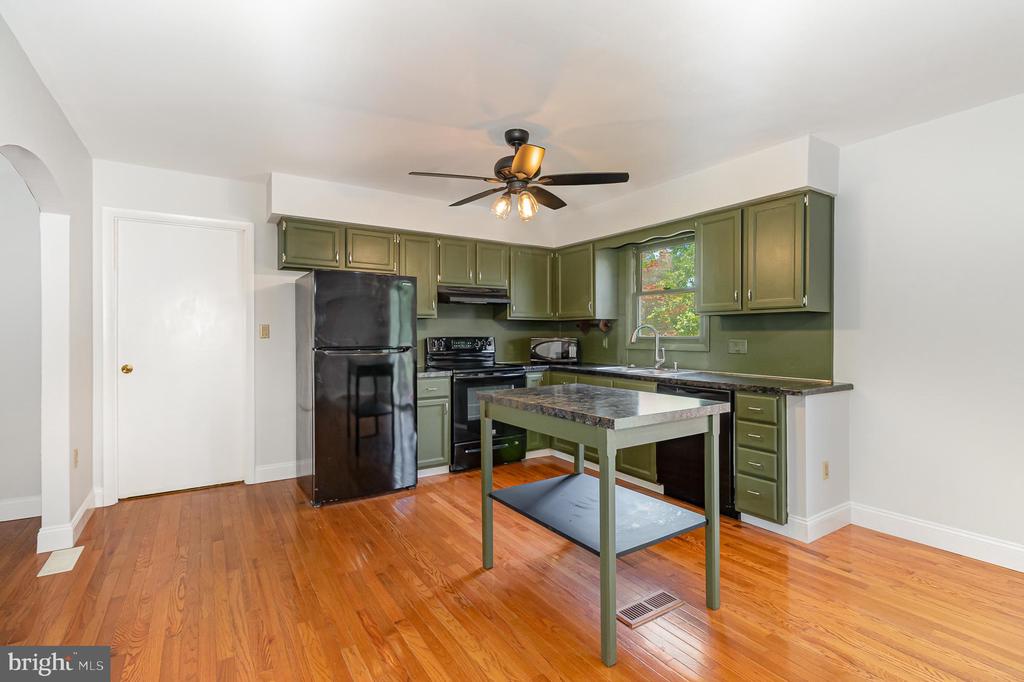 4289 BEAUFORT HUNT DRIVE