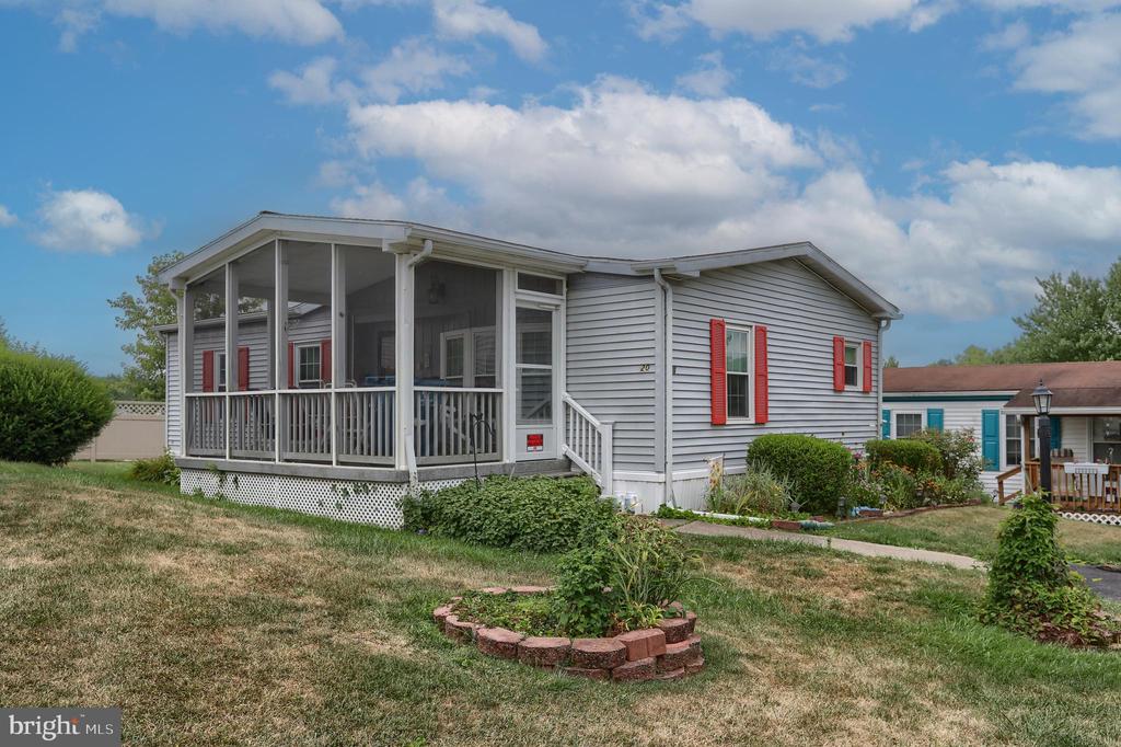 20 MEADOW RUN PLACE