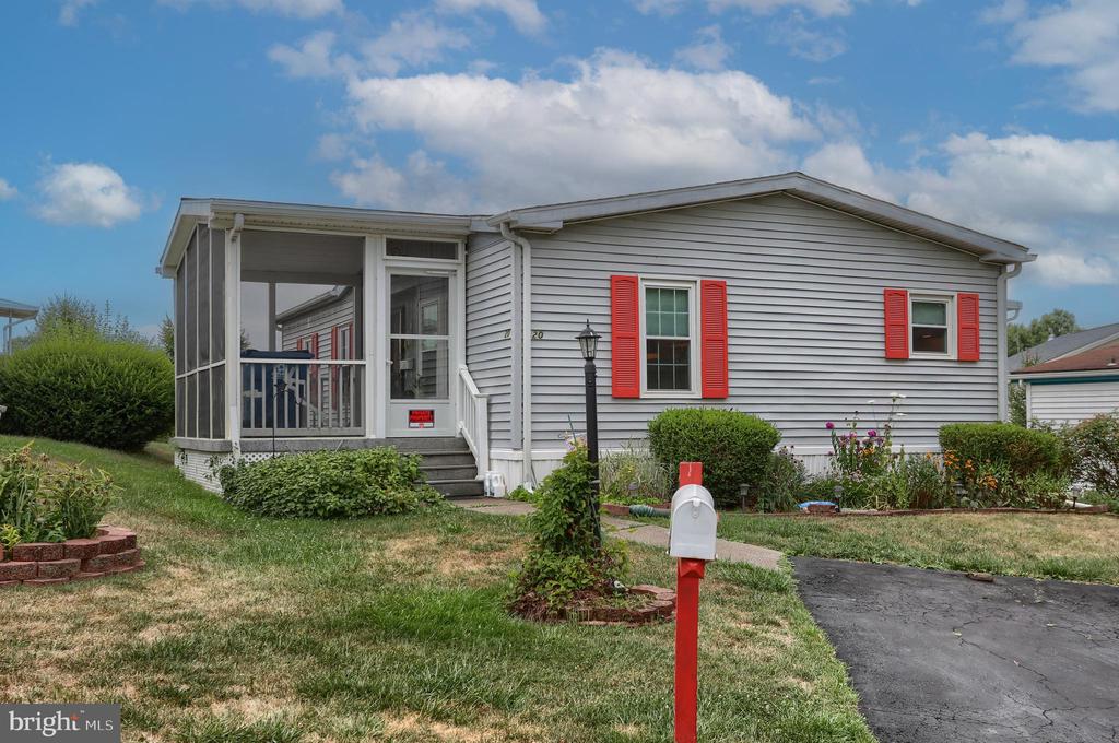 20 MEADOW RUN PLACE