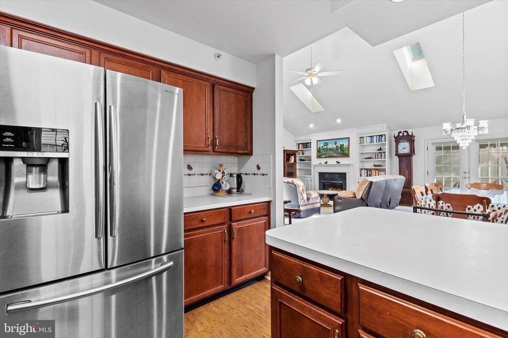 1805 MEADOW RIDGE DRIVE