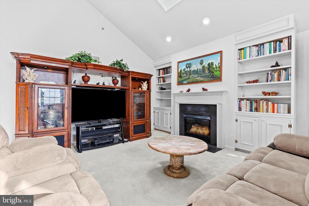 1805 MEADOW RIDGE DRIVE