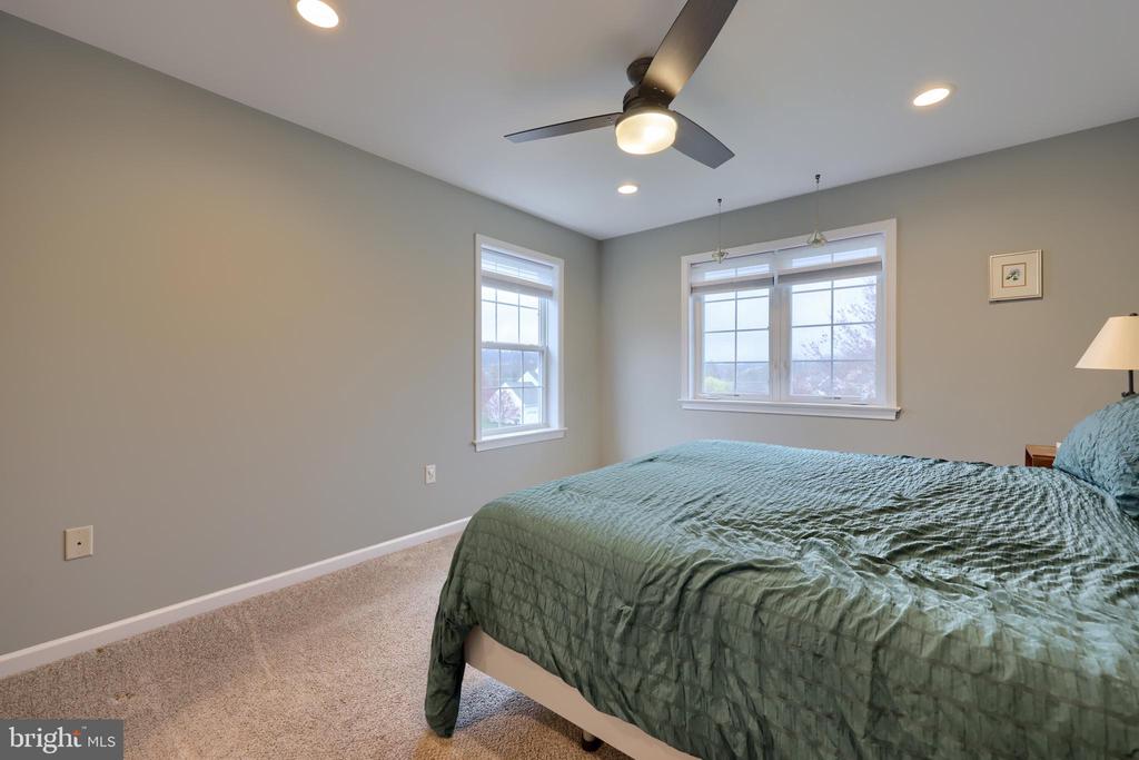 3427 GLENMEDE LANE