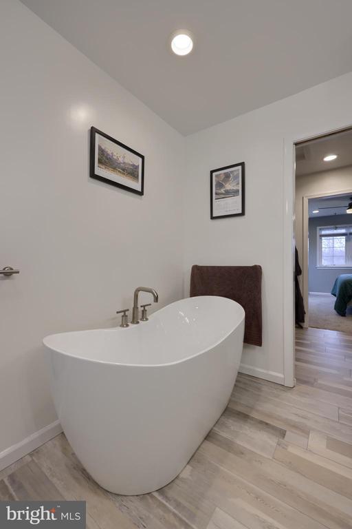 3427 GLENMEDE LANE