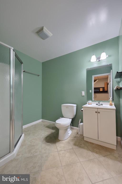 3427 GLENMEDE LANE