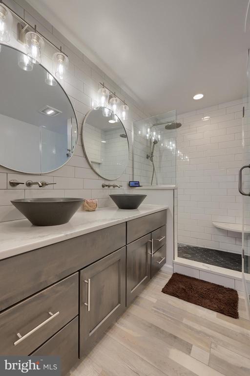 3427 GLENMEDE LANE