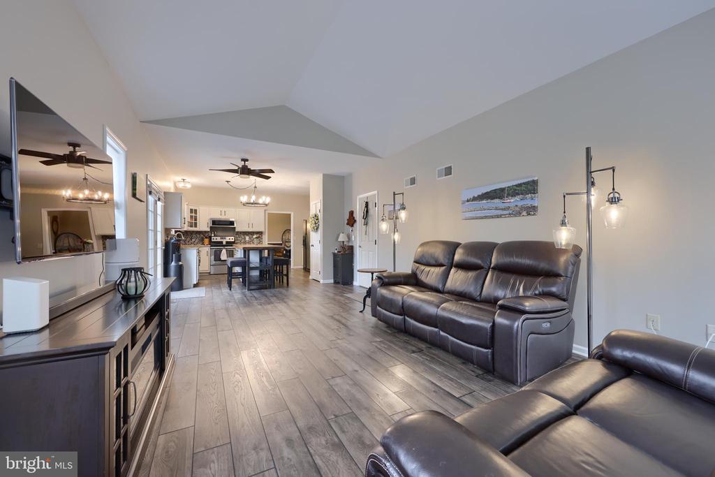 3427 GLENMEDE LANE