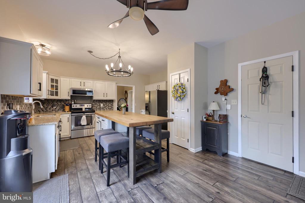 3427 GLENMEDE LANE