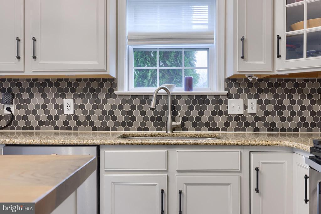3427 GLENMEDE LANE