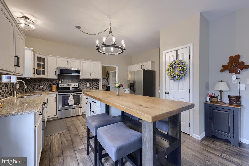 3427 GLENMEDE LANE