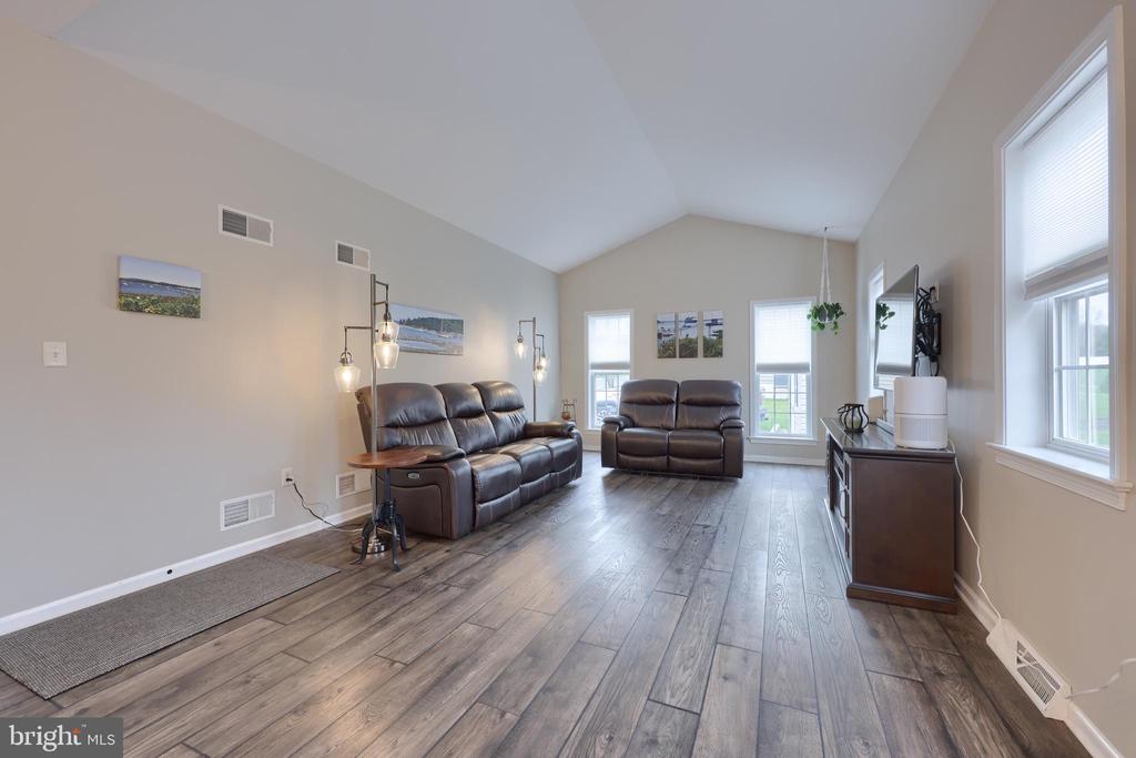 3427 GLENMEDE LANE