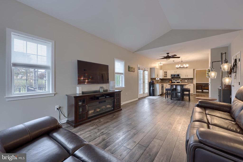 3427 GLENMEDE LANE