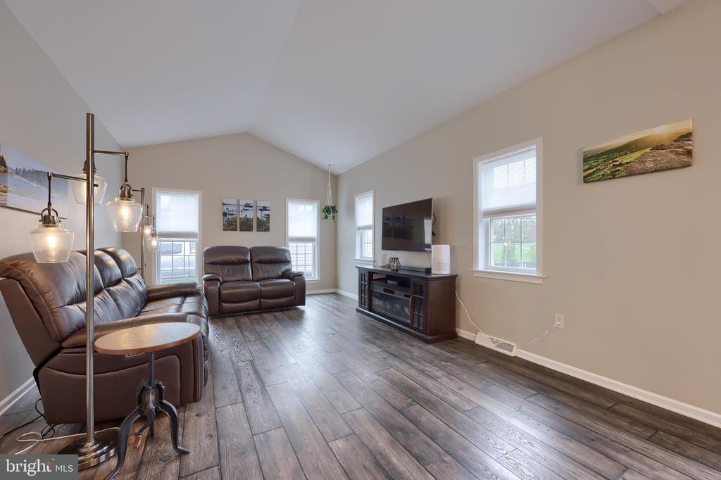 3427 GLENMEDE LANE