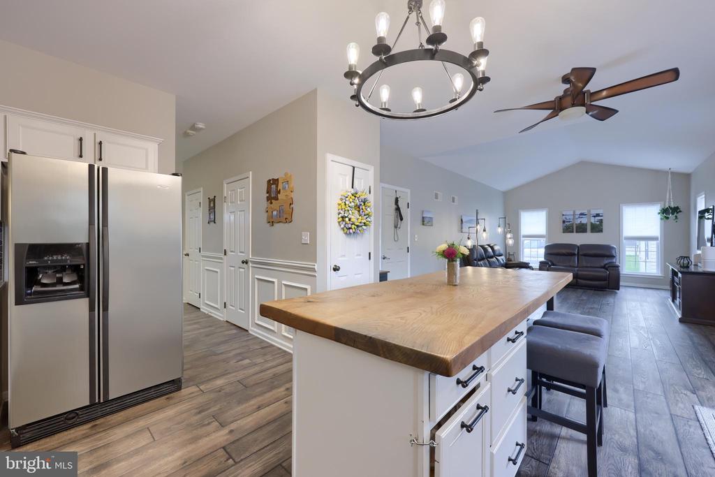 3427 GLENMEDE LANE