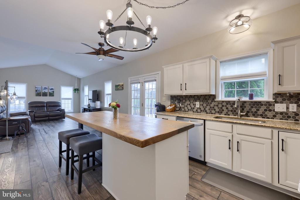 3427 GLENMEDE LANE