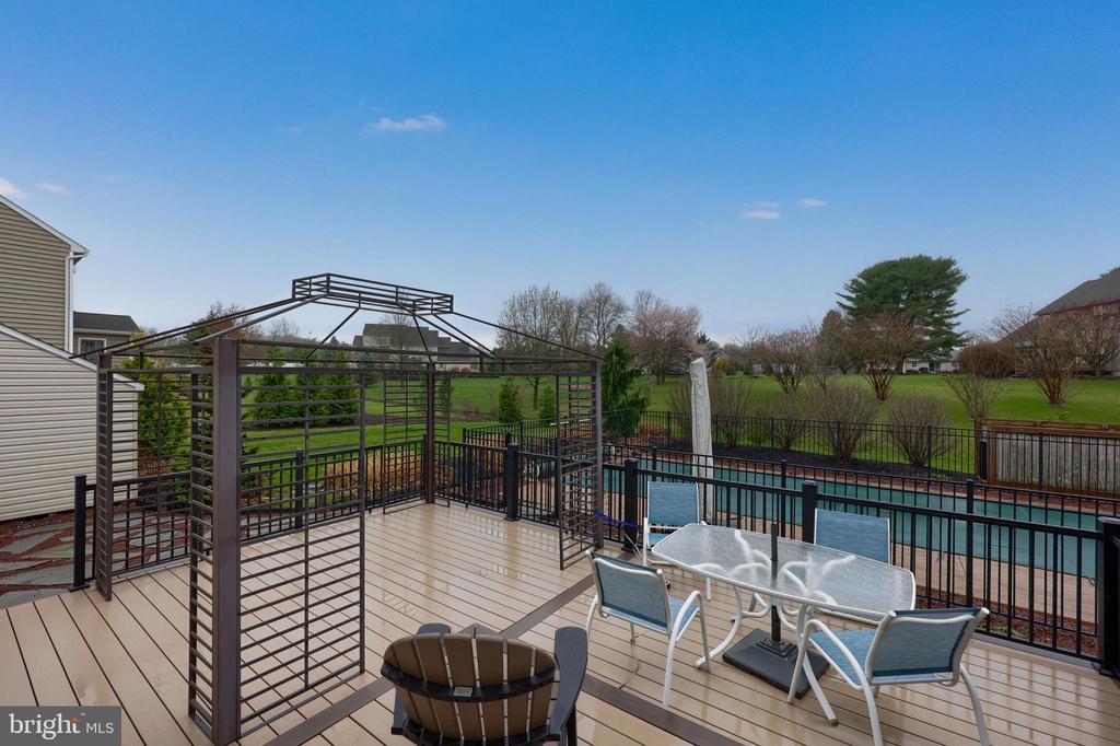 3427 GLENMEDE LANE