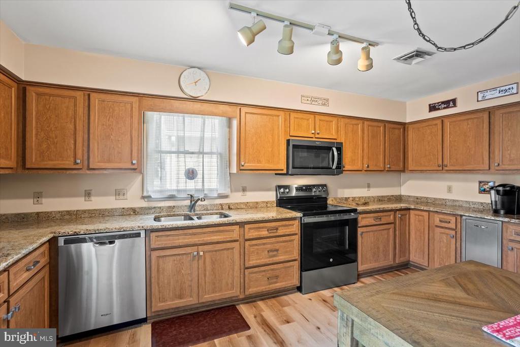 2271 HIGHLAND CIRCLE
