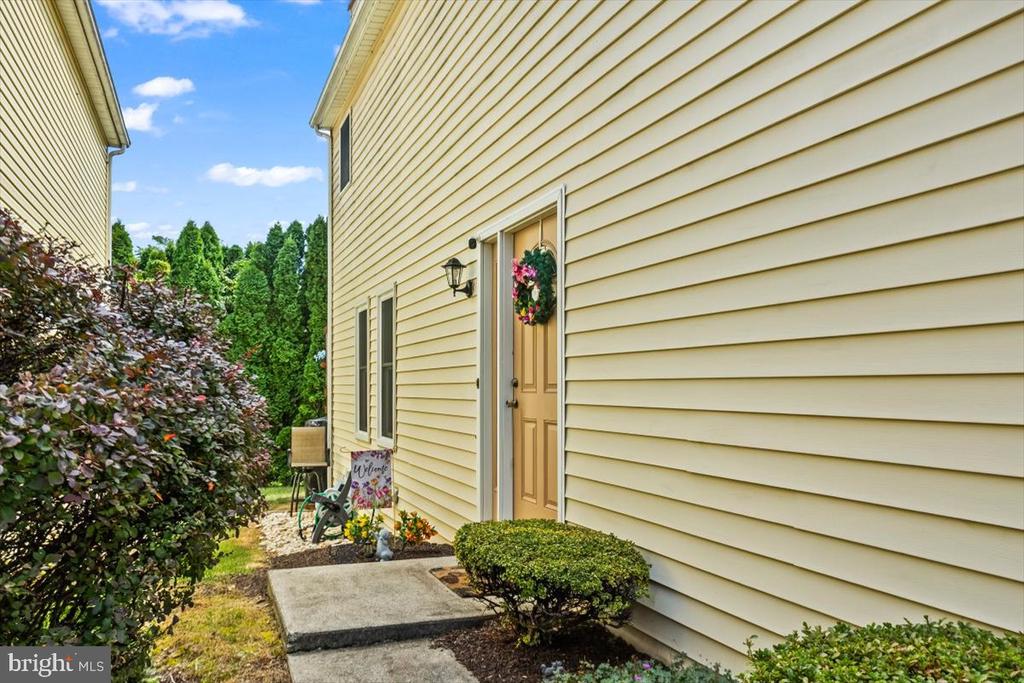 2271 HIGHLAND CIRCLE
