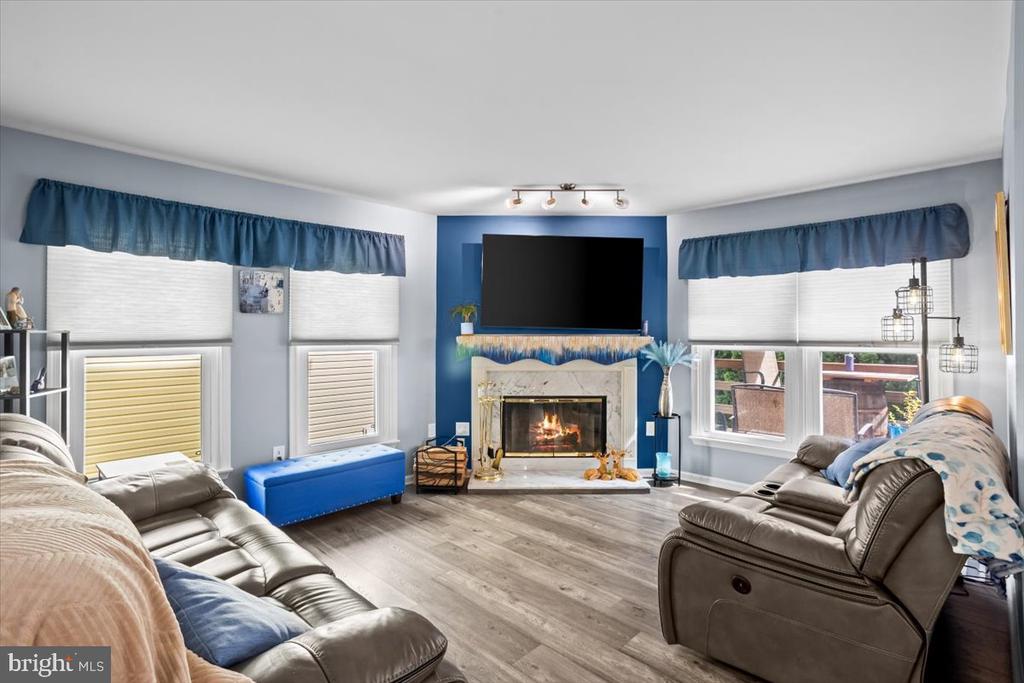 2271 HIGHLAND CIRCLE