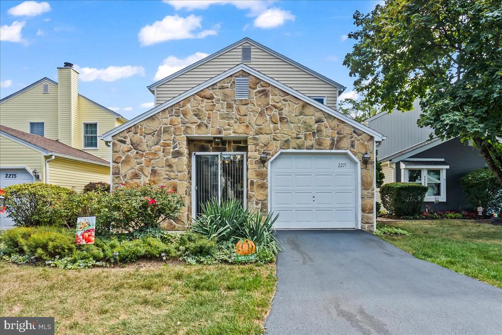 2271 HIGHLAND CIRCLE