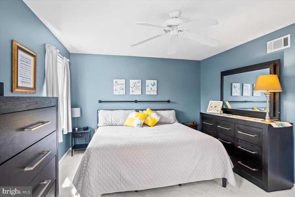 2271 HIGHLAND CIRCLE