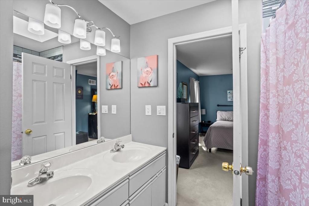 2271 HIGHLAND CIRCLE