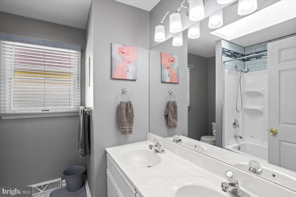 2271 HIGHLAND CIRCLE