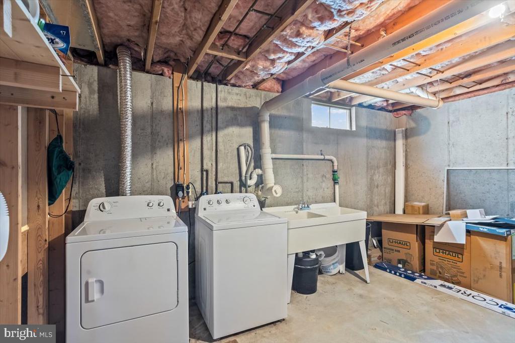 2271 HIGHLAND CIRCLE