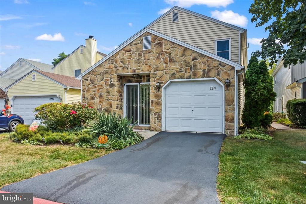 2271 HIGHLAND CIRCLE