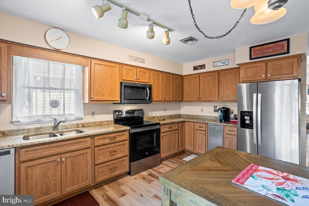 2271 HIGHLAND CIRCLE