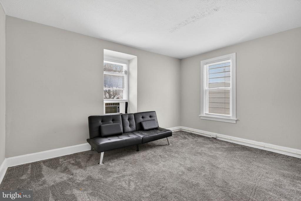 734 S 2ND STREET