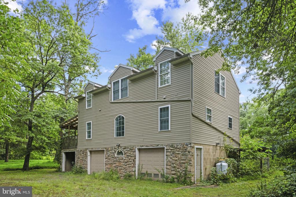 198 VALLEY ROAD