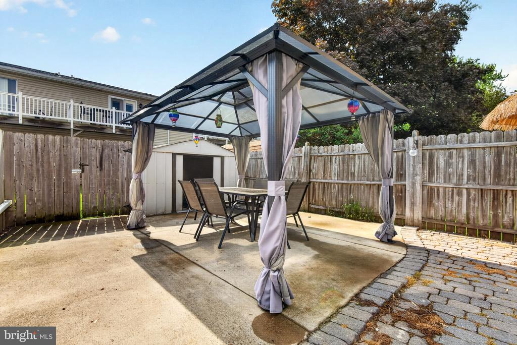 824 WOODLAWN DRIVE