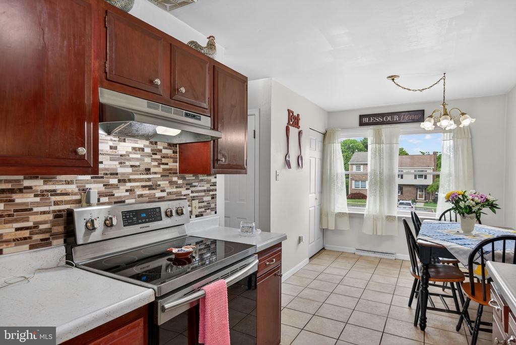 824 WOODLAWN DRIVE
