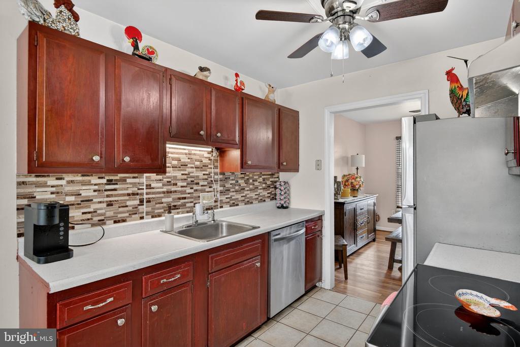 824 WOODLAWN DRIVE