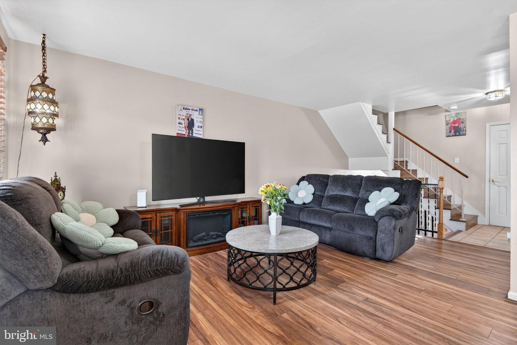 824 WOODLAWN DRIVE