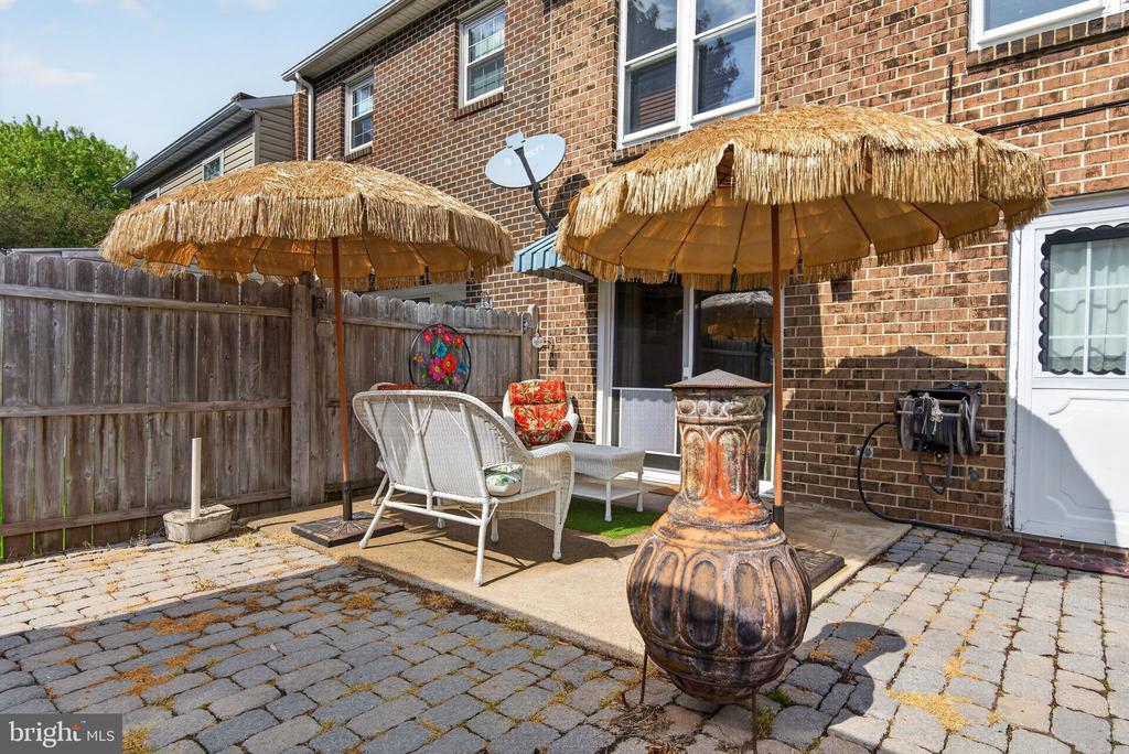 824 WOODLAWN DRIVE