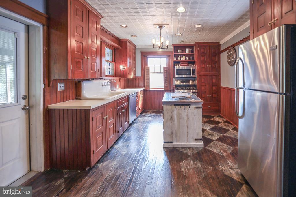 1110 WALNUT STREET