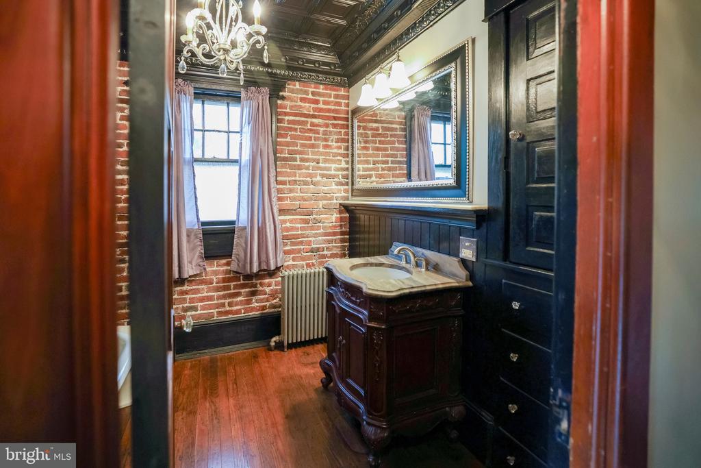 1110 WALNUT STREET