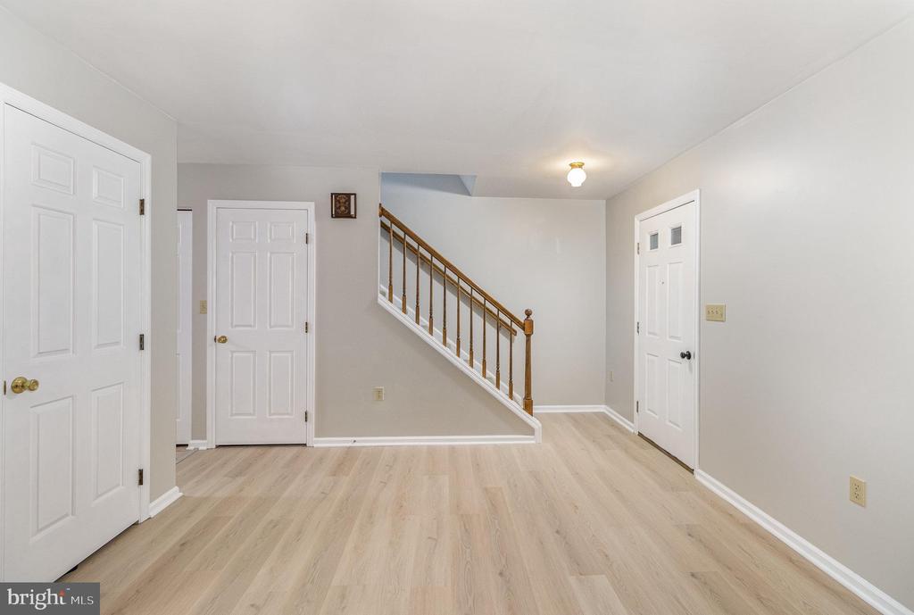8 ORIOLE DRIVE