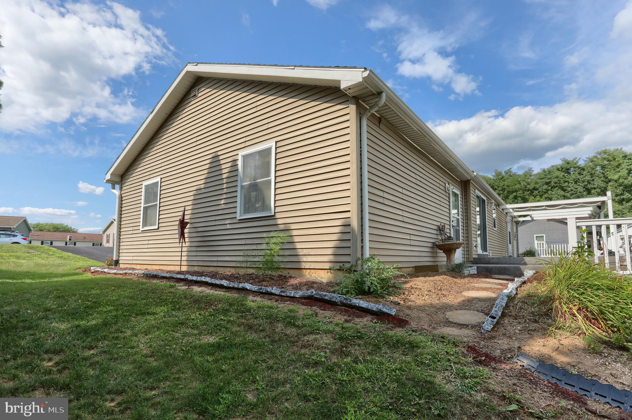 4 SUSAN AVENUE
