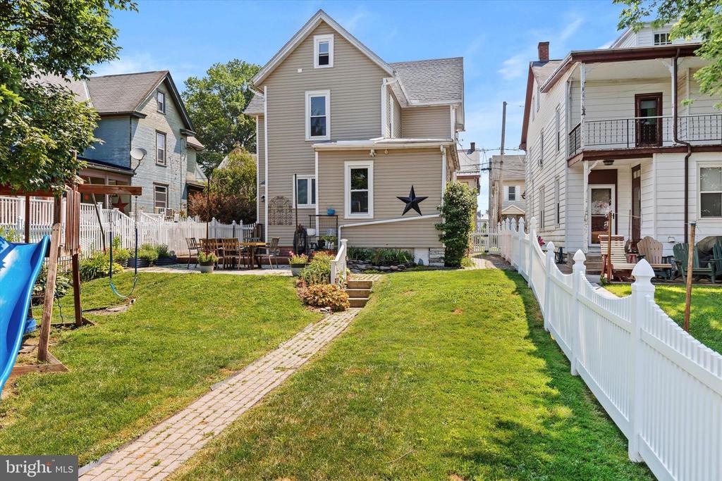 111 N COLLEGE STREET