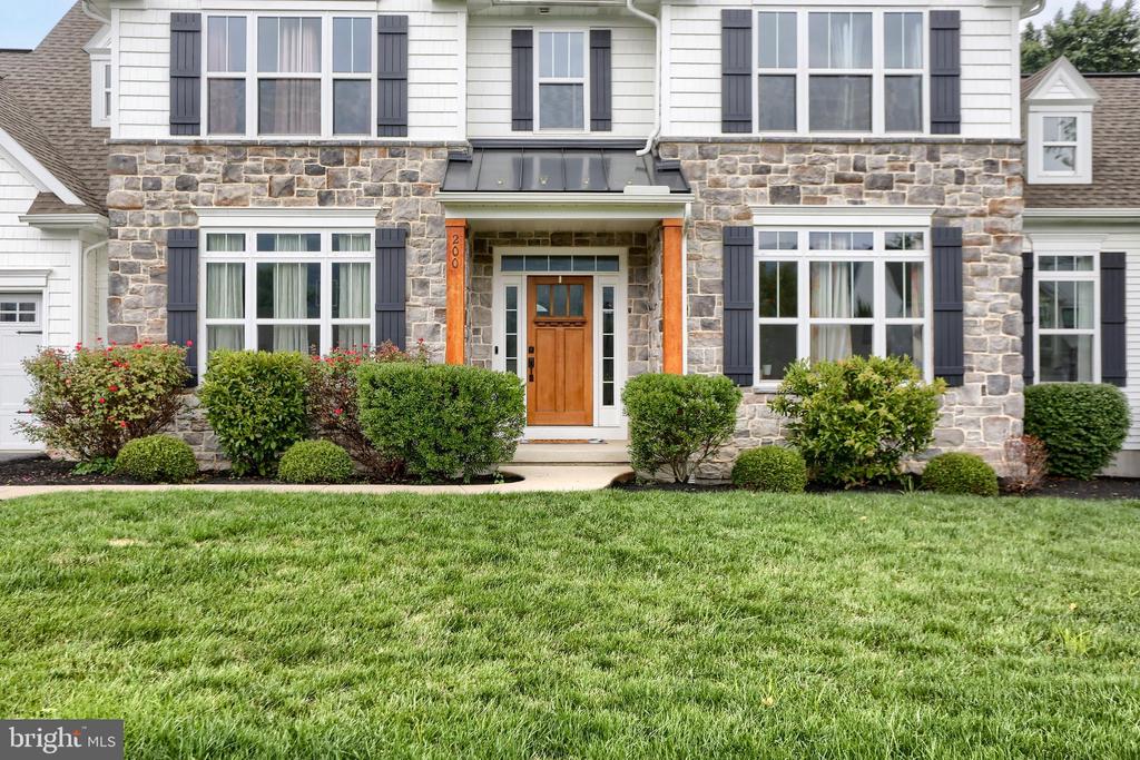 200 STONE ARCH DRIVE