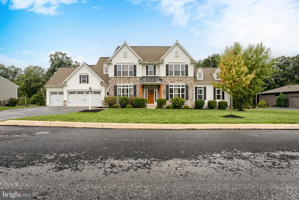 200 STONE ARCH DRIVE