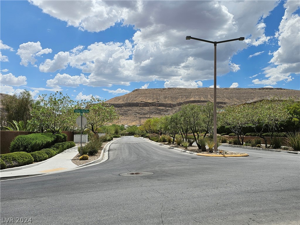 5460 Sawleaf Road