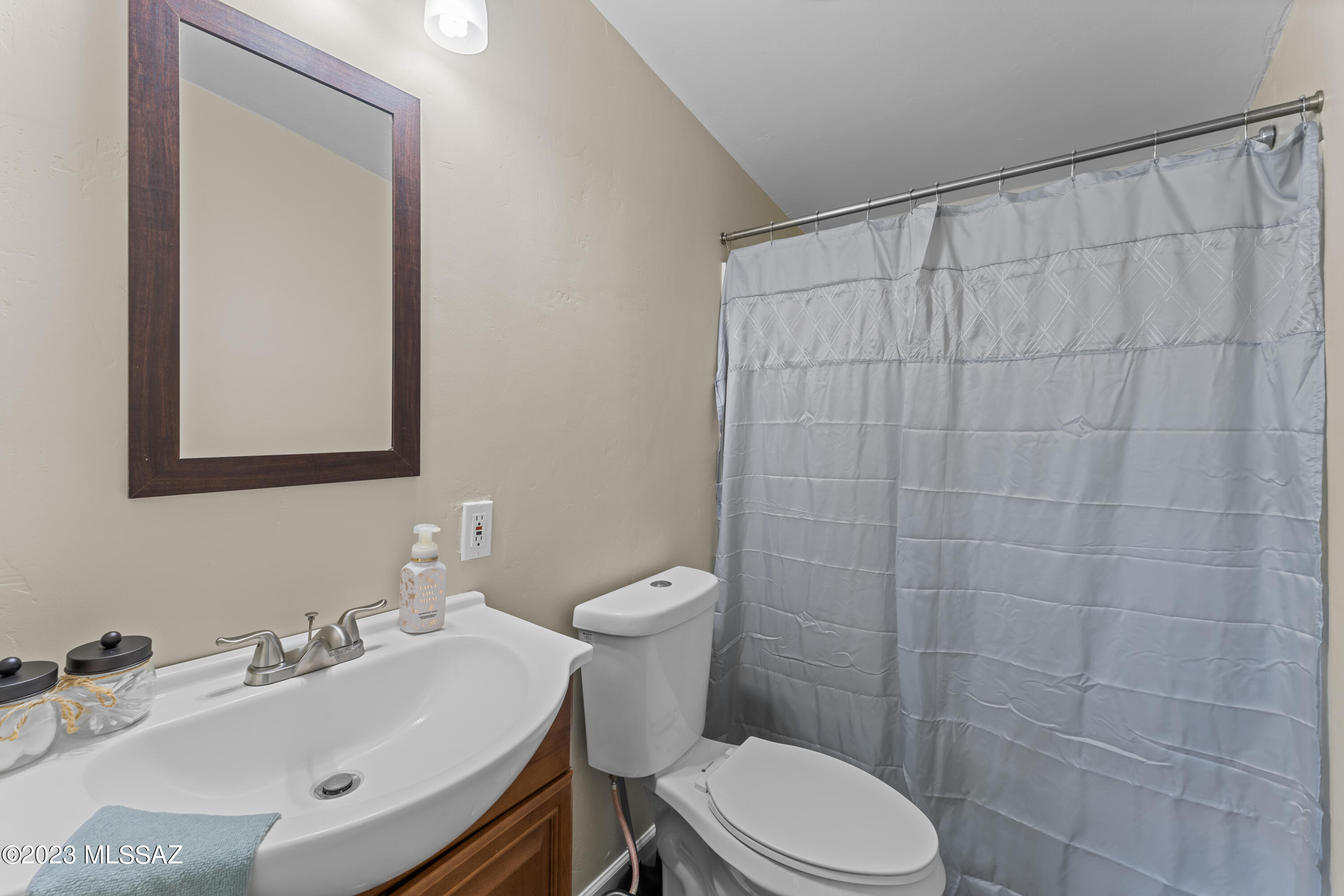 9085 W Singing Winds Lane