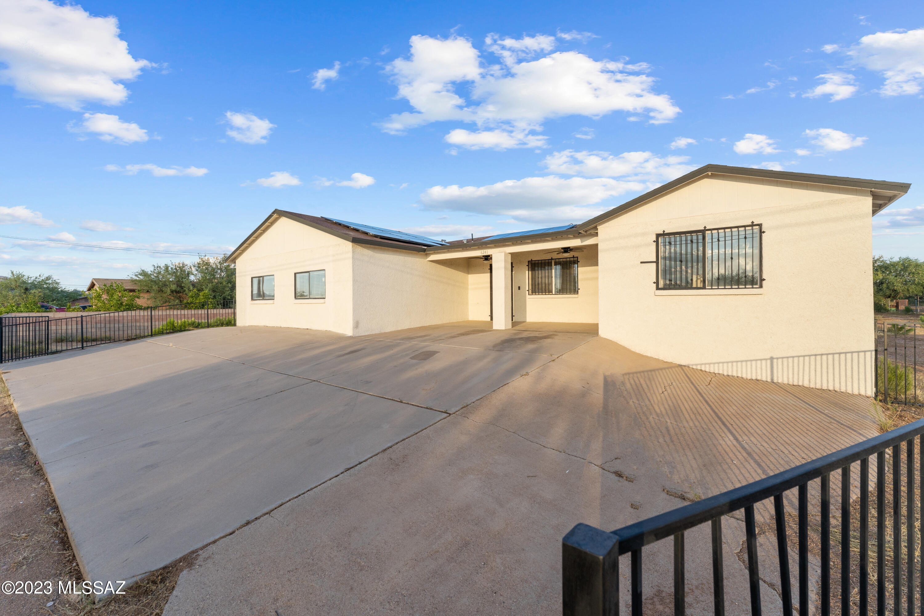 6241 W Santa Paula Street