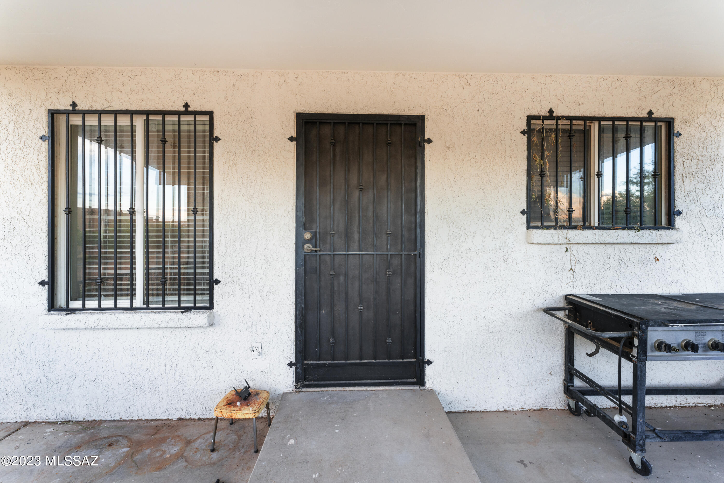 6241 W Santa Paula Street