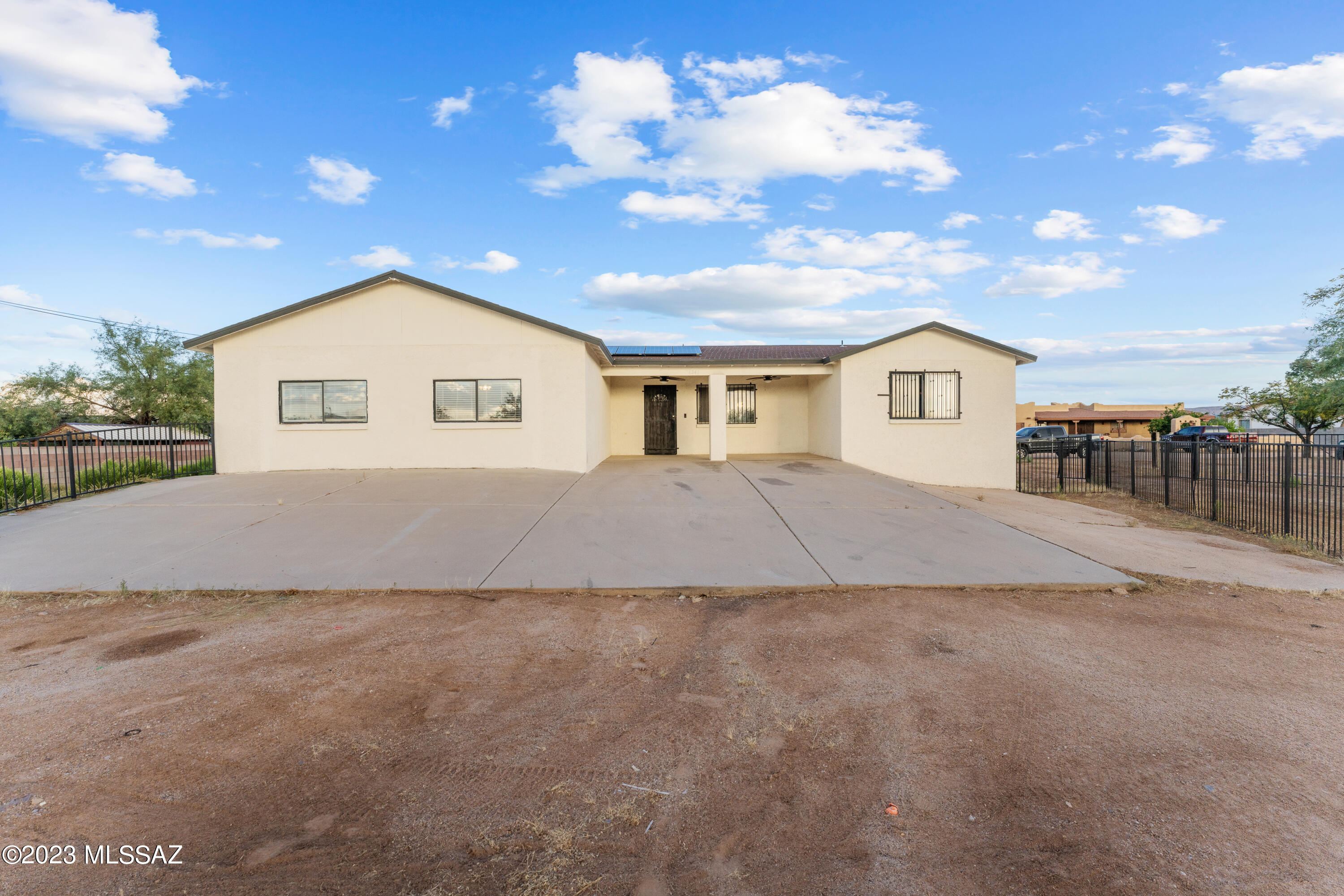 6241 W Santa Paula Street