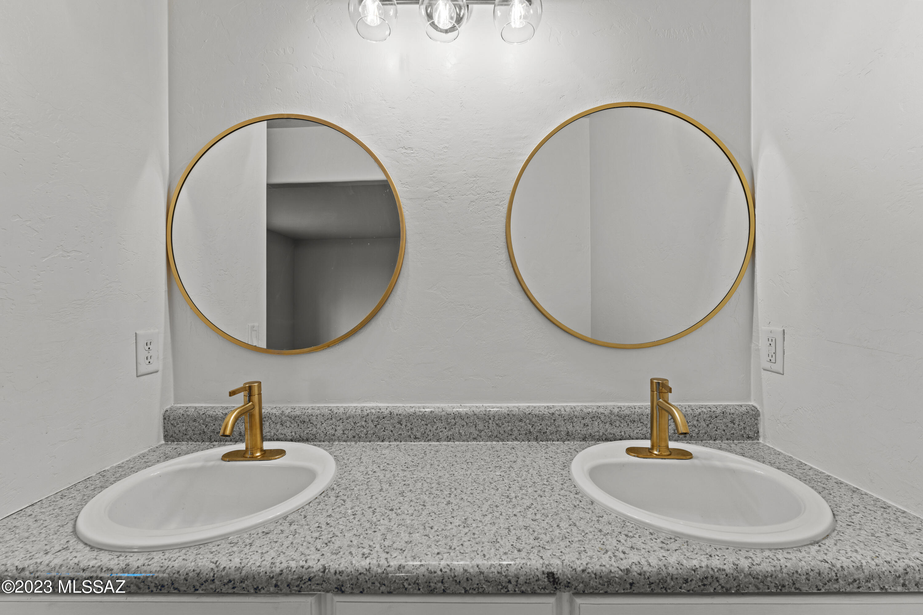 6241 W Santa Paula Street